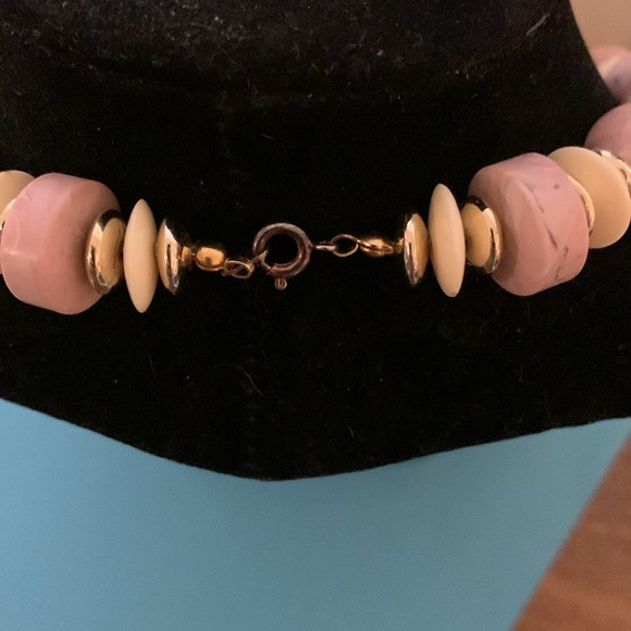 Beautiful pale lavender, cream and gold coloured necklace 22” - Picture 5 of 5